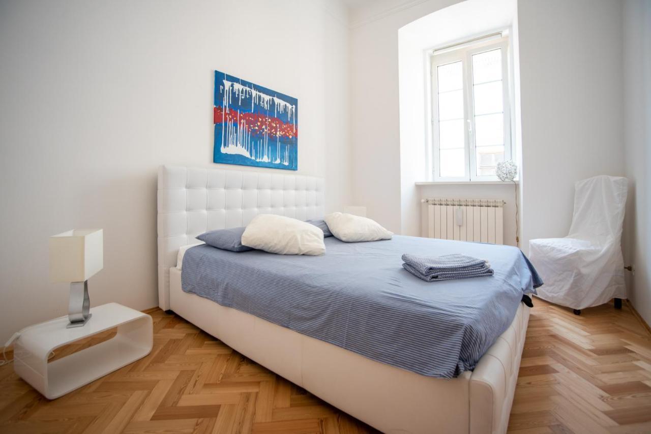 Art & History - New - Modern Classic Apartment Trieste Luaran gambar